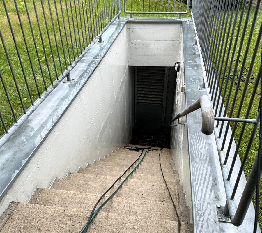 Treppenabgang nachher – gereinigt